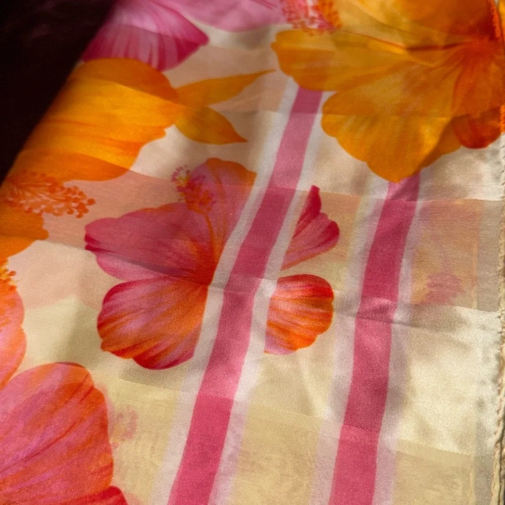 Oscar de la Renta Vintage Vibrant Hibiscus Silk Scarf 34”x34”